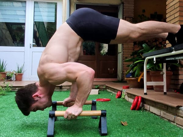 handstand on straight bar training : r/Calisthenic