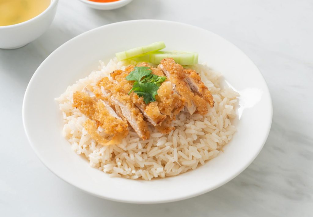 Steamed rice with fried chicken